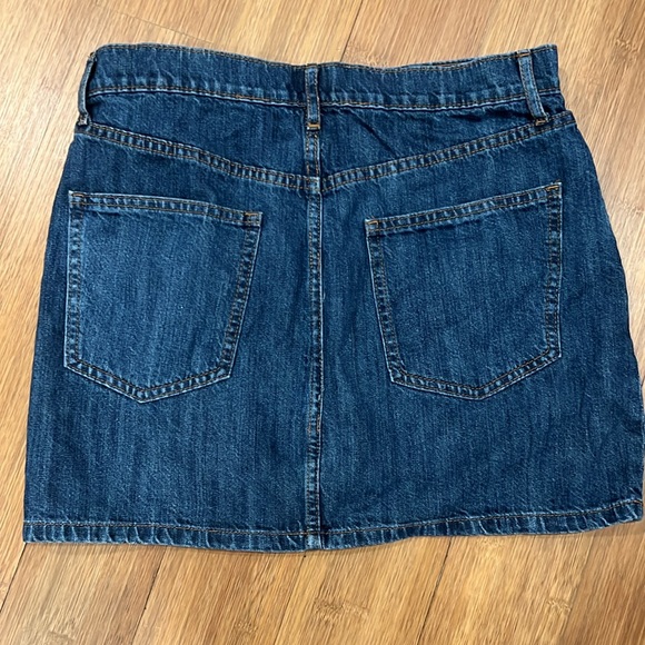 Denim Gap mini skirt - Picture 2 of 3